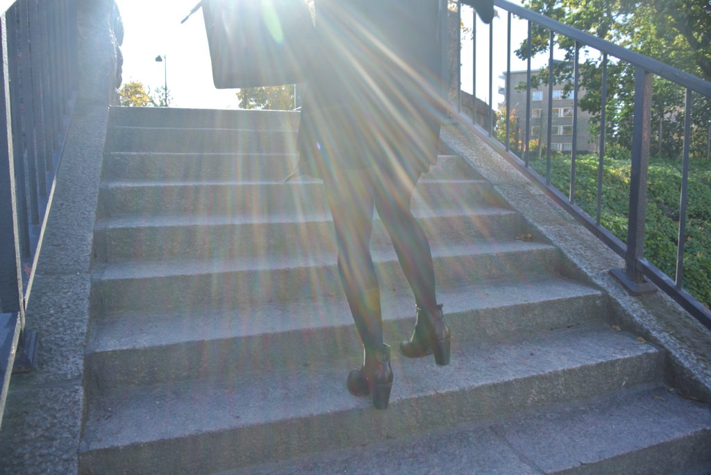 Sunday Annimarian Blonde girl with a black outfit and heels in Finland in the fall