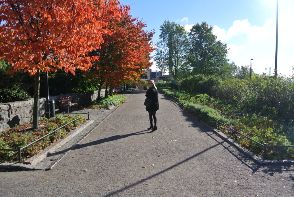 Sunday Annimarian Blonde girl with a black outfit and heels in Finland in the fall