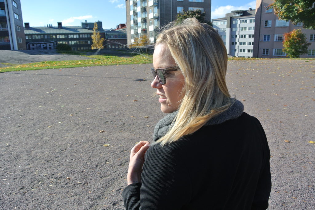 Sunday Annimarian Blonde girl with a black outfit and heels in Finland in the fall