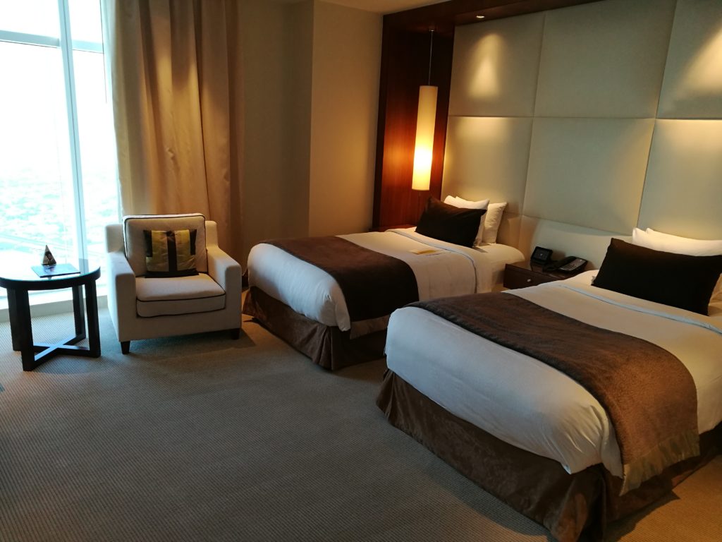 Layover in Dubai JW Marriott Marques Business Bay hotel room twin bed